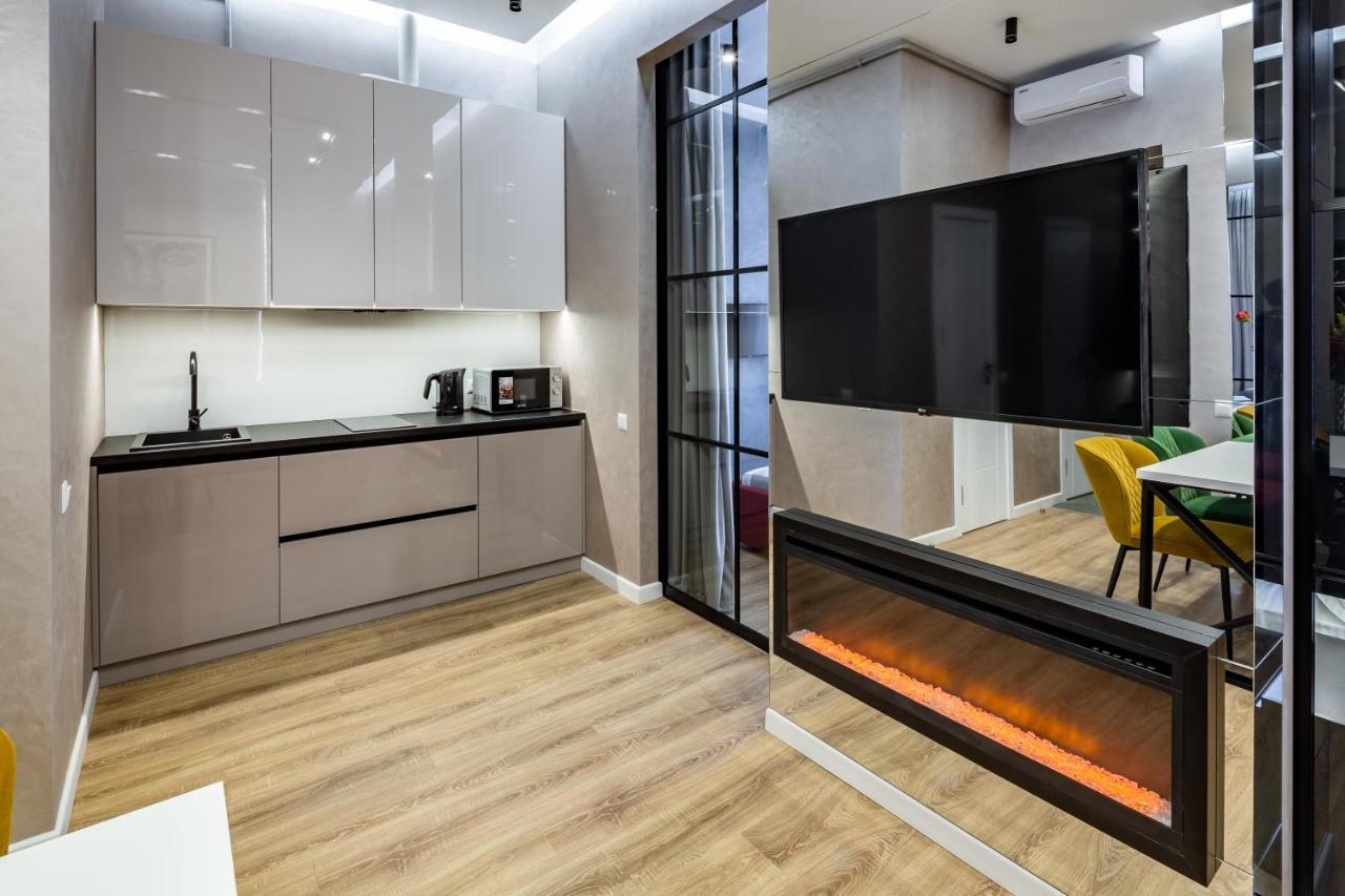 Alfa Apartments 3-Кімнатна Lux-Квартира У Центрі Львова Exterior photo